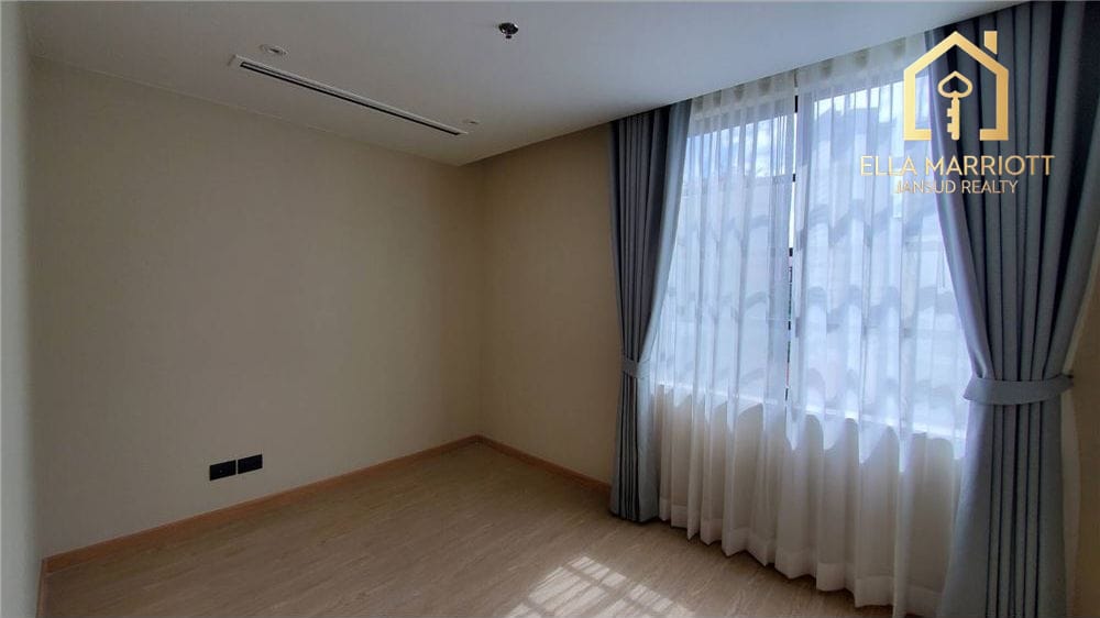 Rent 105K | Renovated 182sqm 3BR Low-Rise | Sathorn Soi 1 Walk to MRT 10