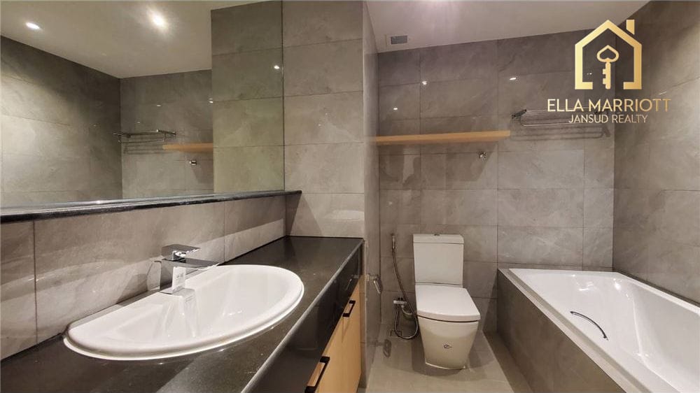 Rent 105K | Renovated 182sqm 3BR Low-Rise | Sathorn Soi 1 Walk to MRT 11