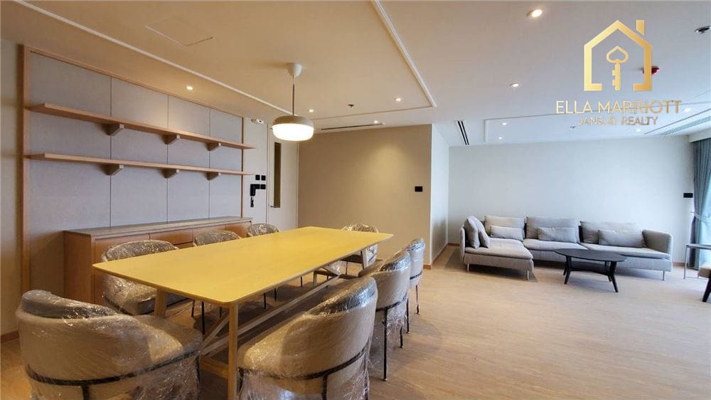 Rent 105K | Renovated 182sqm 3BR Low-Rise | Sathorn Soi 1 Walk to MRT 2