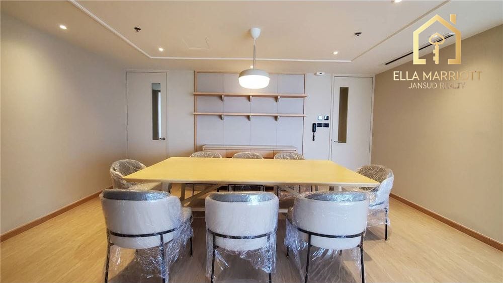 Rent 105K | Renovated 182sqm 3BR Low-Rise | Sathorn Soi 1 Walk to MRT 3