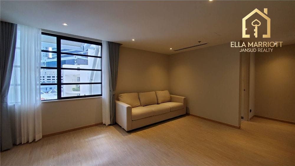 Rent 105K | Renovated 182sqm 3BR Low-Rise | Sathorn Soi 1 Walk to MRT 5