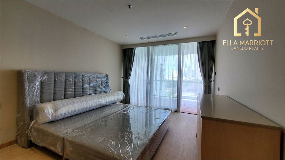 Rent 105K | Renovated 182sqm 3BR Low-Rise | Sathorn Soi 1 Walk to MRT 6