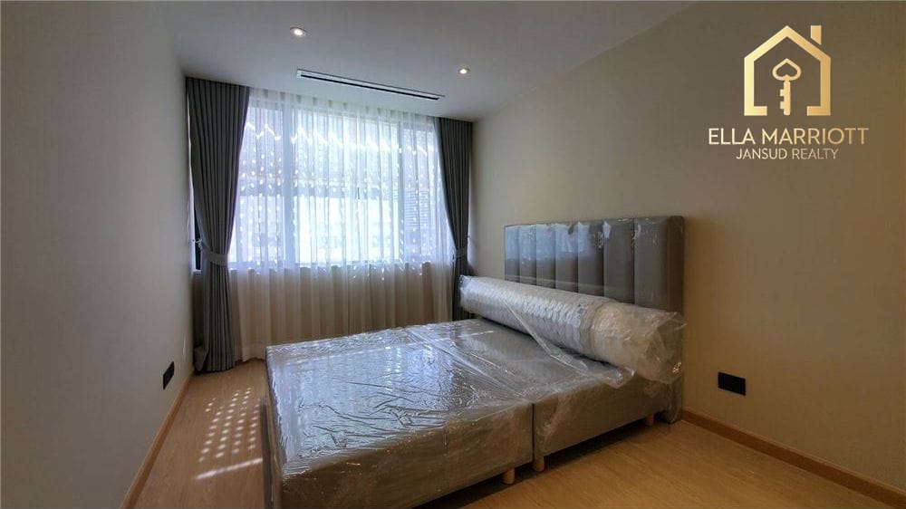 Rent 105K | Renovated 182sqm 3BR Low-Rise | Sathorn Soi 1 Walk to MRT 7
