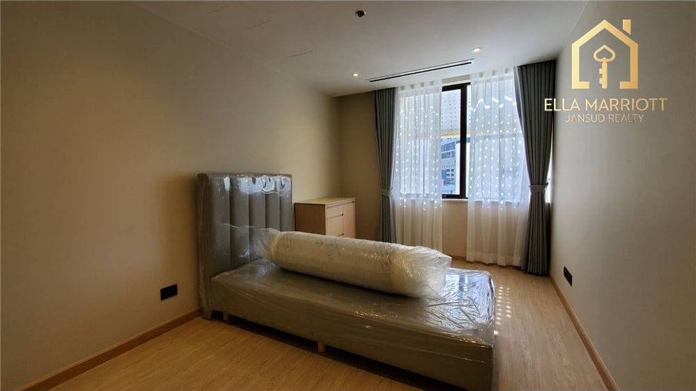 Rent 105K | Renovated 182sqm 3BR Low-Rise | Sathorn Soi 1 Walk to MRT 8
