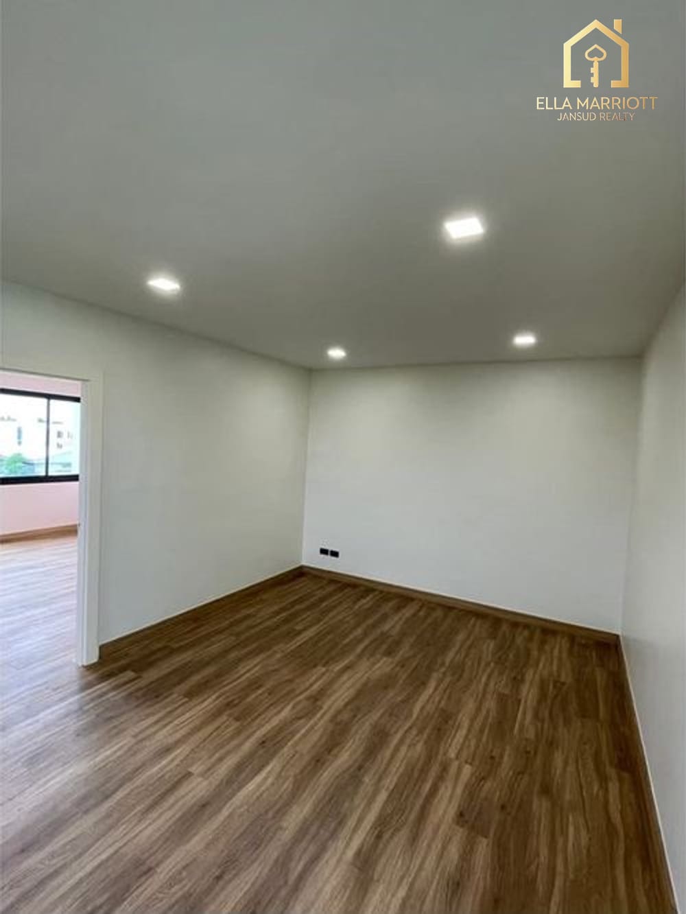 Versatile Home + Business Space in Central Bangkok 11
