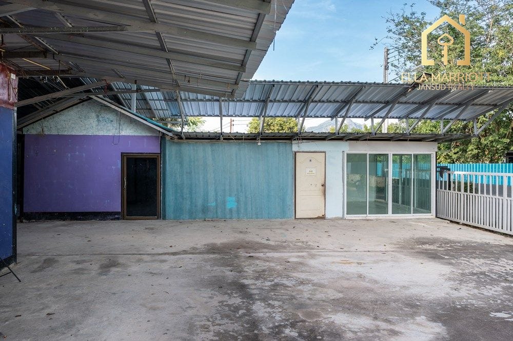For Rent: Large Warehouse in Prime Location  for All Types of Business 10