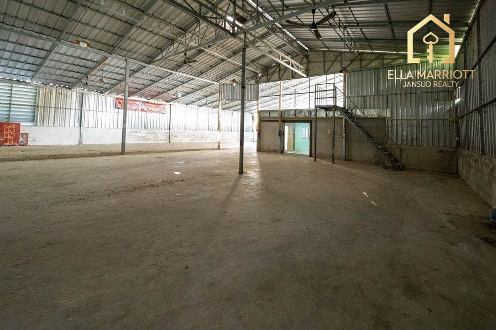 For Rent: Large Warehouse in Prime Location  for All Types of Business 21