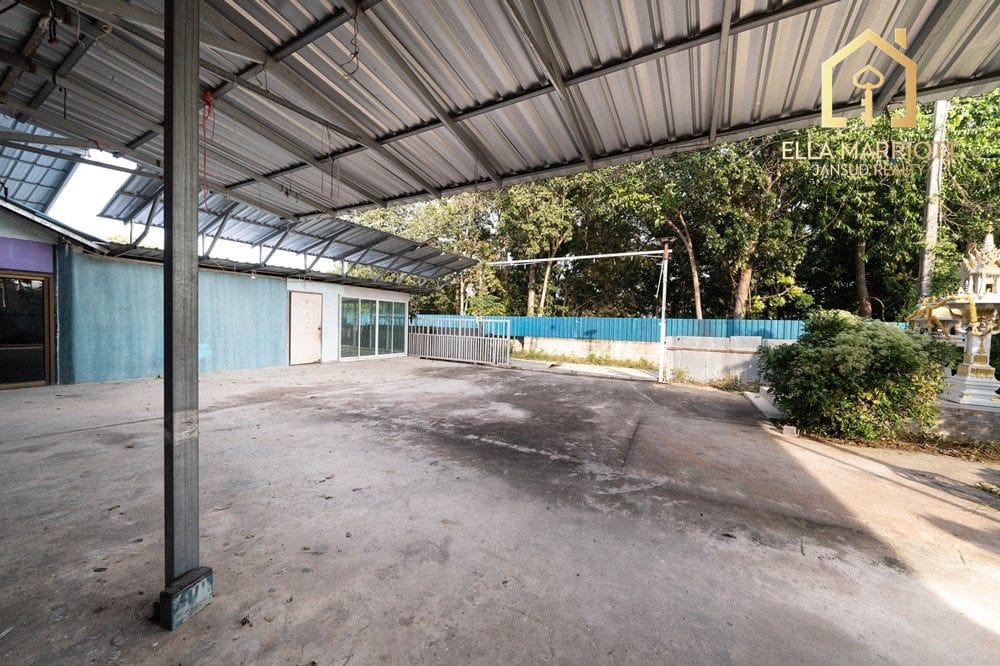 For Rent: Large Warehouse in Prime Location  for All Types of Business 28
