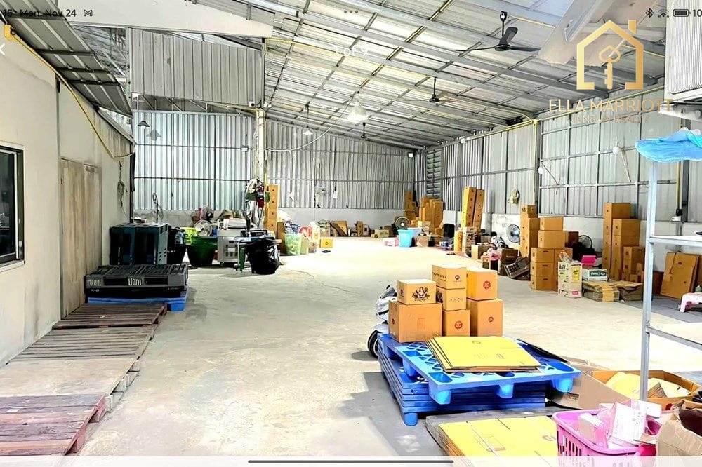 For Rent: Large Warehouse in Prime Location  for All Types of Business 3