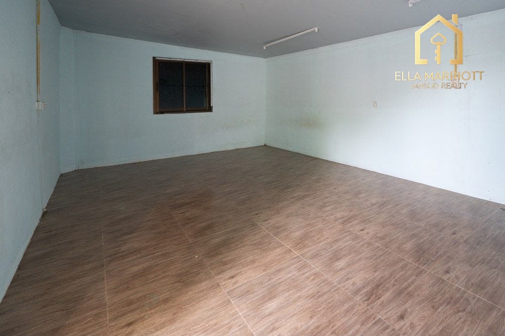 For Rent: Large Warehouse in Prime Location  for All Types of Business 31