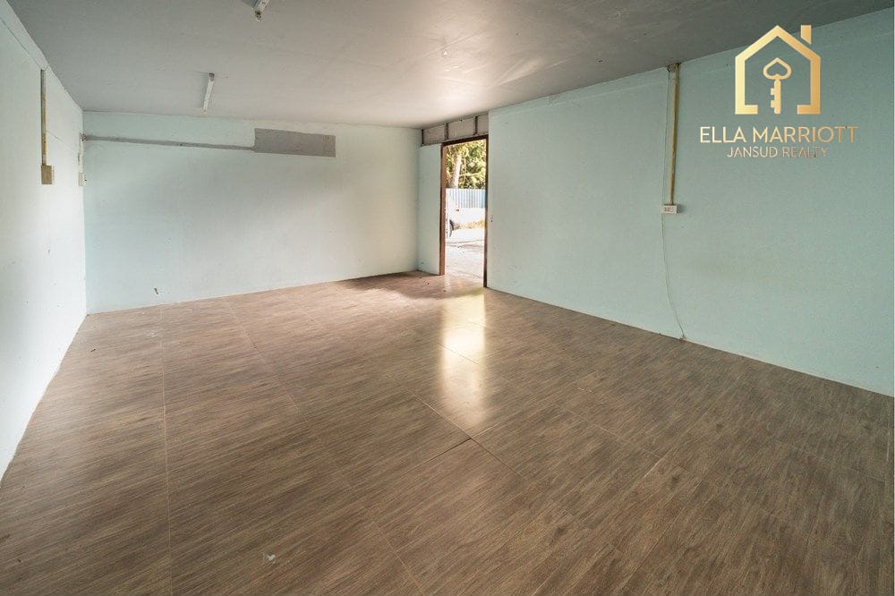 For Rent: Large Warehouse in Prime Location  for All Types of Business 32