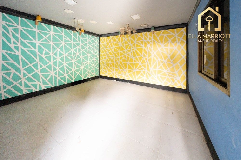 For Rent: Large Warehouse in Prime Location  for All Types of Business 34
