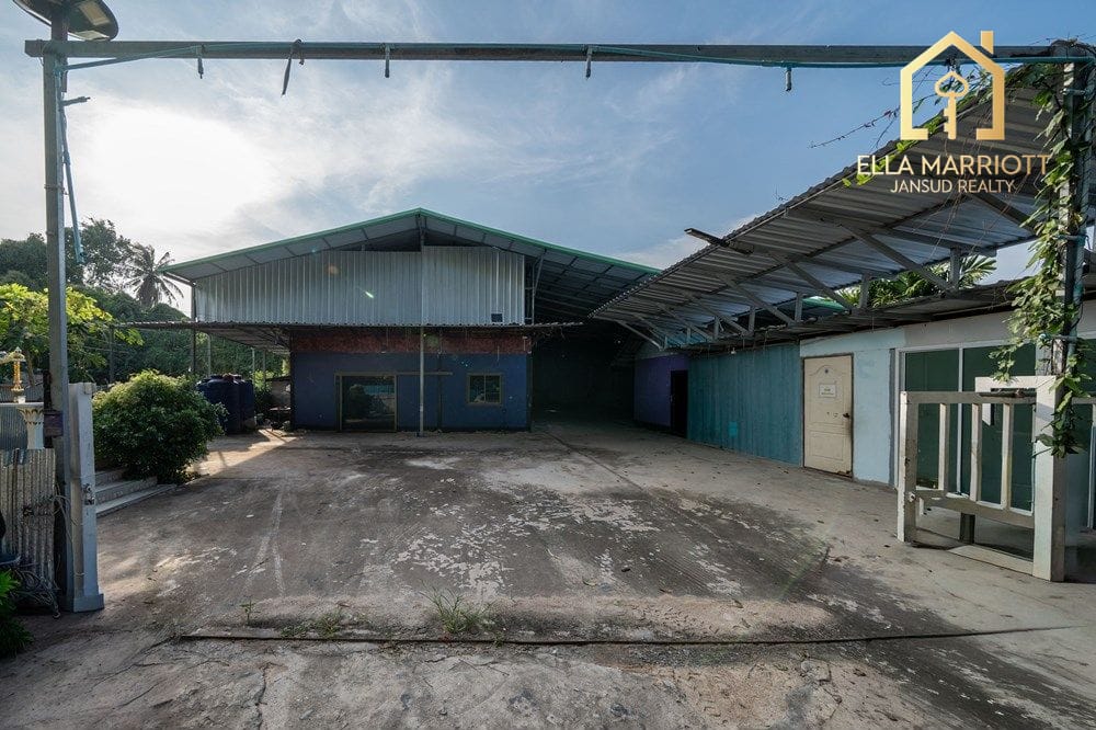 For Rent: Large Warehouse in Prime Location  for All Types of Business 7
