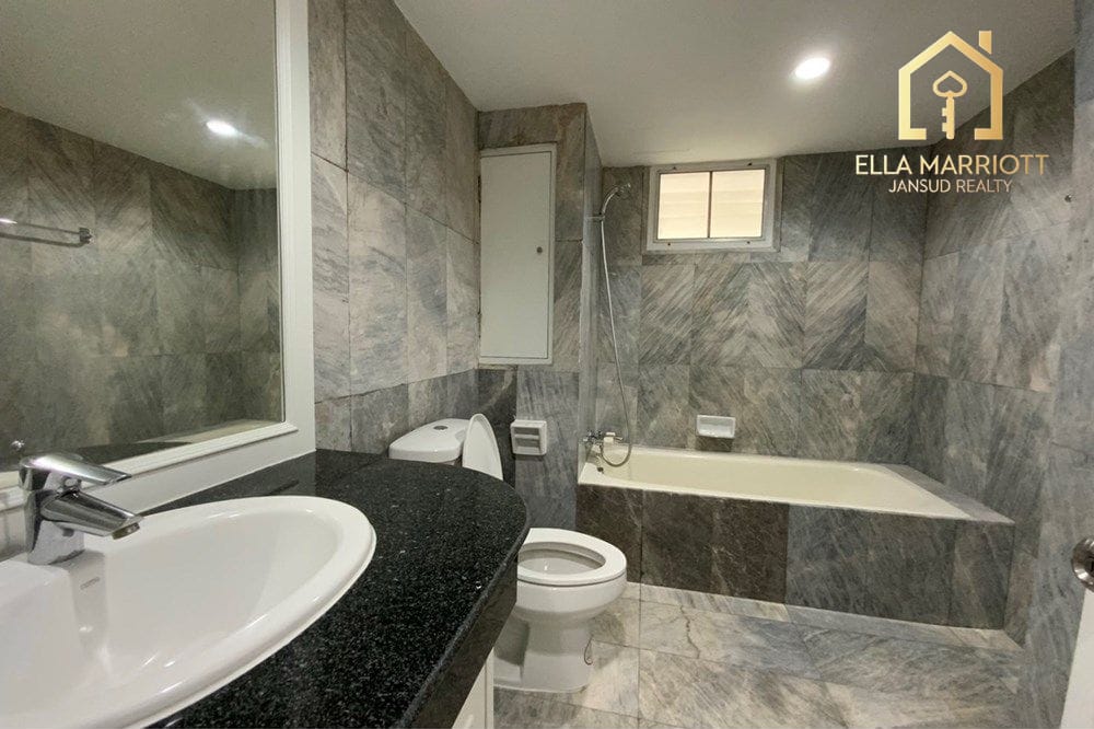 3-Bedroom Condo at Regent on the Park 3 12