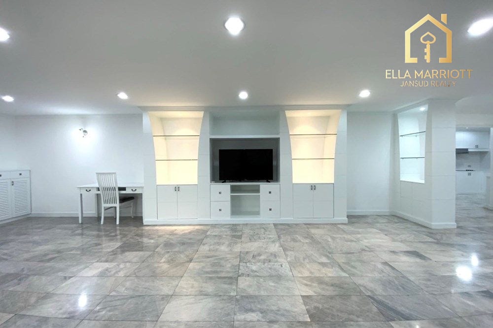 3-Bedroom Condo at Regent on the Park 3 2