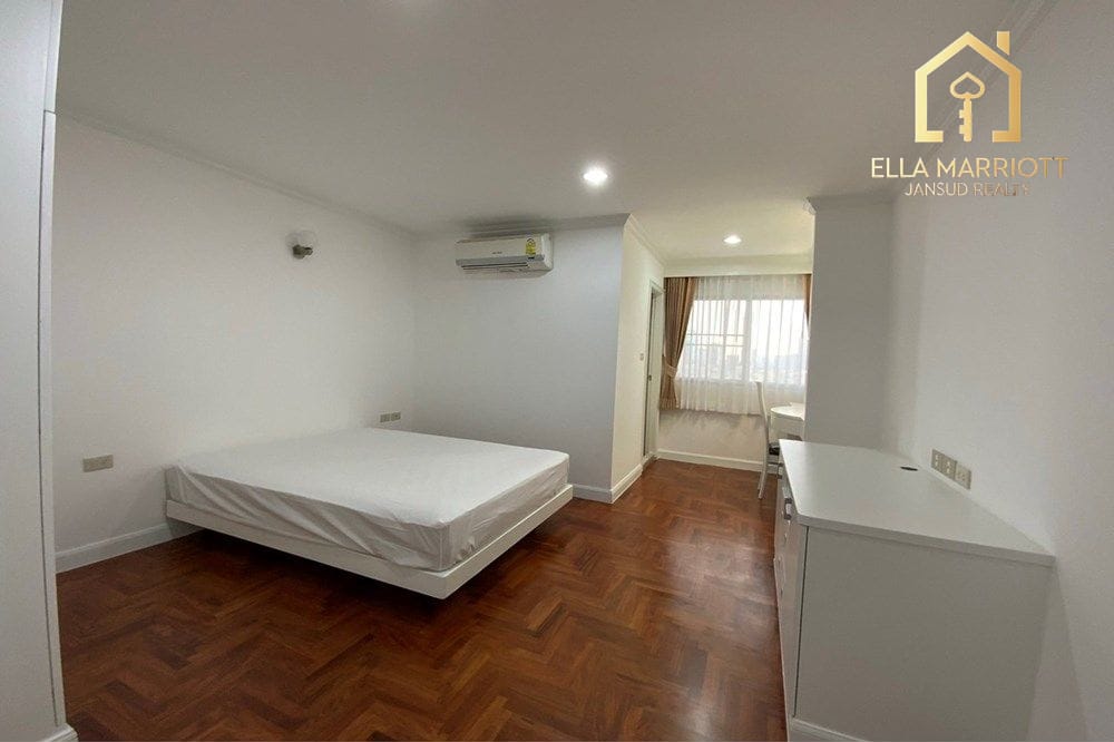 3-Bedroom Condo at Regent on the Park 3 7
