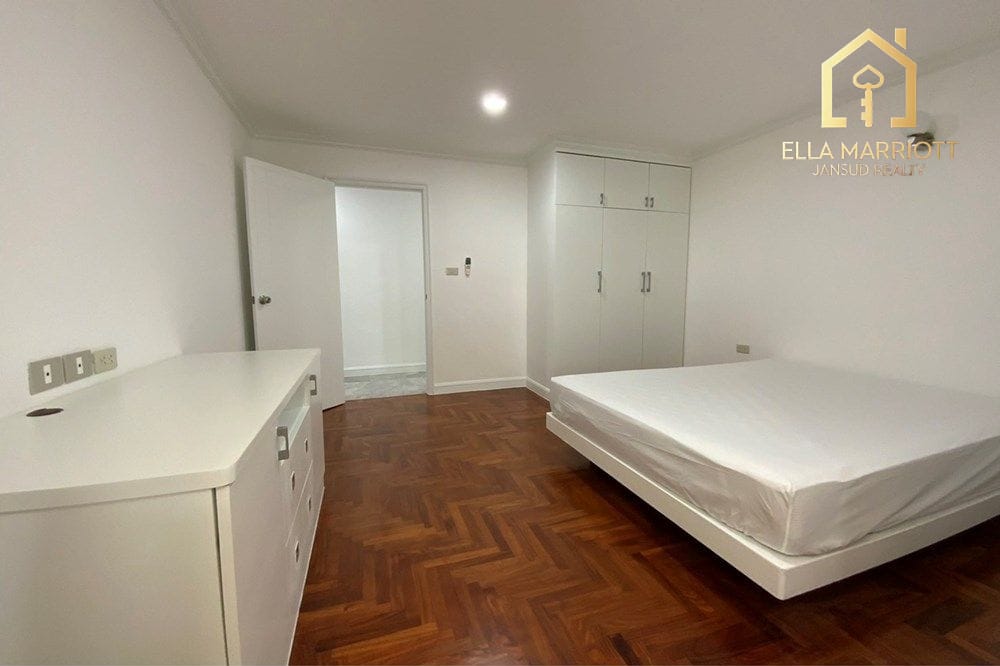3-Bedroom Condo at Regent on the Park 3 8