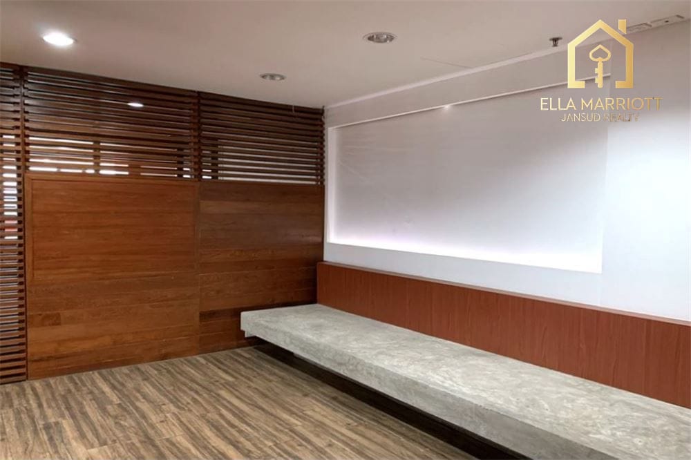 Prime Sukhumvit Office - 257 sqm, Great Location! 10