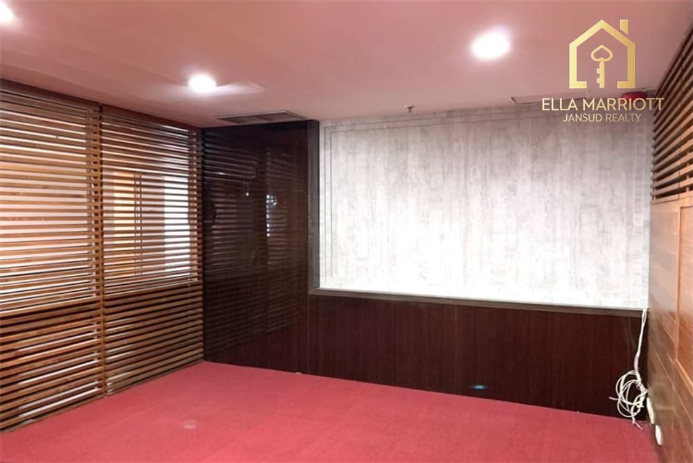 Prime Sukhumvit Office - 257 sqm, Great Location! 12