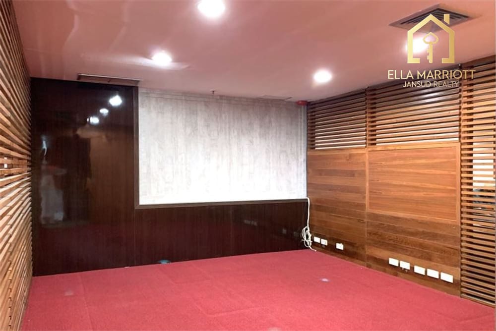 Prime Sukhumvit Office - 257 sqm, Great Location! 13