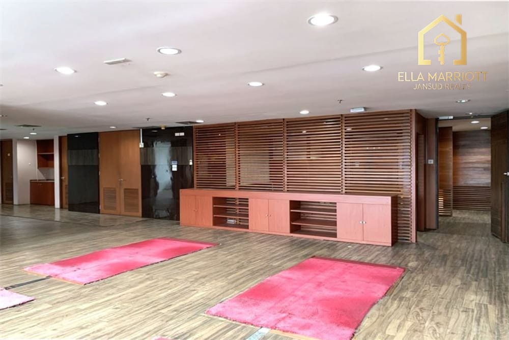 Prime Sukhumvit Office - 257 sqm, Great Location! 16