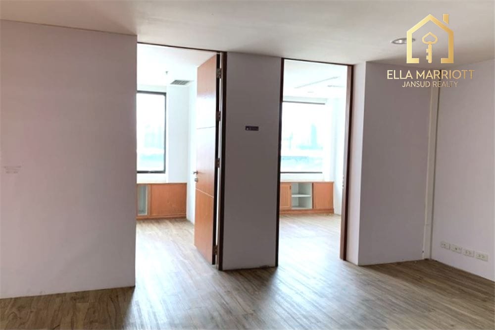 Prime Sukhumvit Office - 257 sqm, Great Location! 18