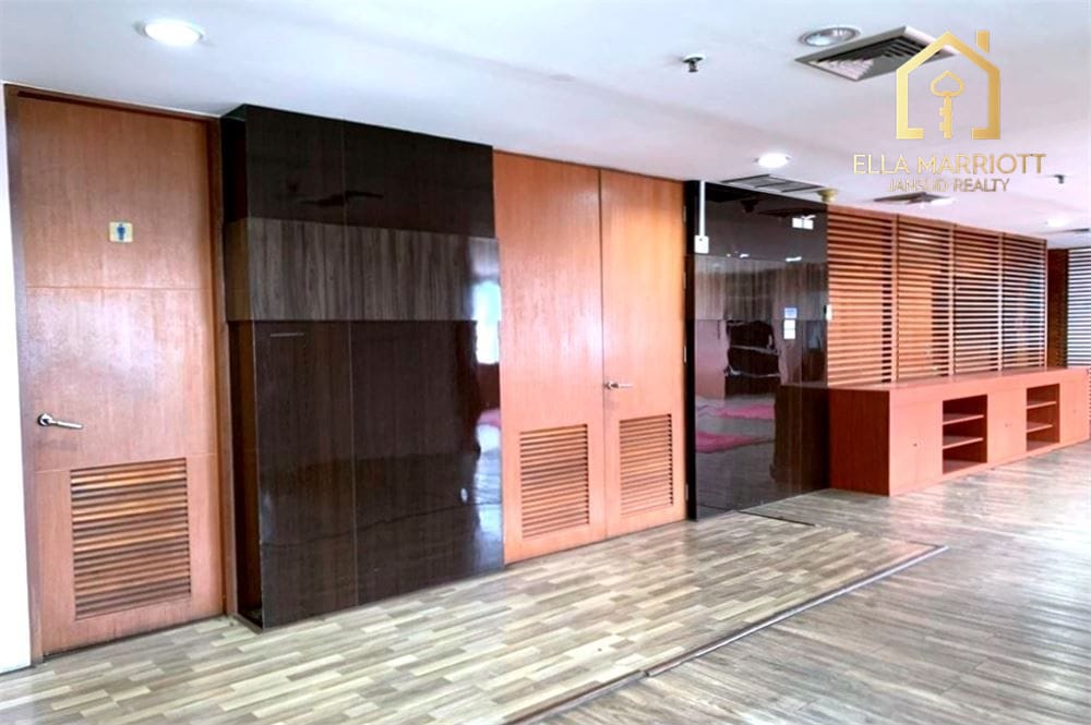 Prime Sukhumvit Office - 257 sqm, Great Location! 20