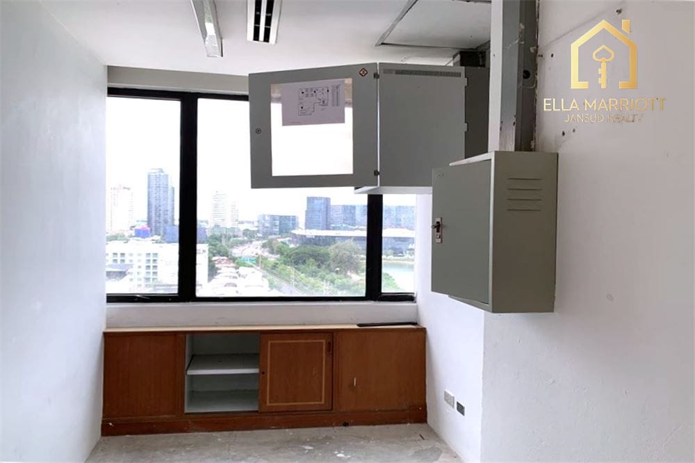 Prime Sukhumvit Office - 257 sqm, Great Location! 24
