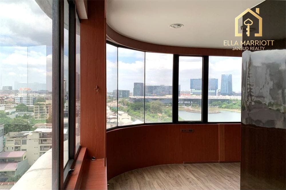 Prime Sukhumvit Office - 257 sqm, Great Location! 4