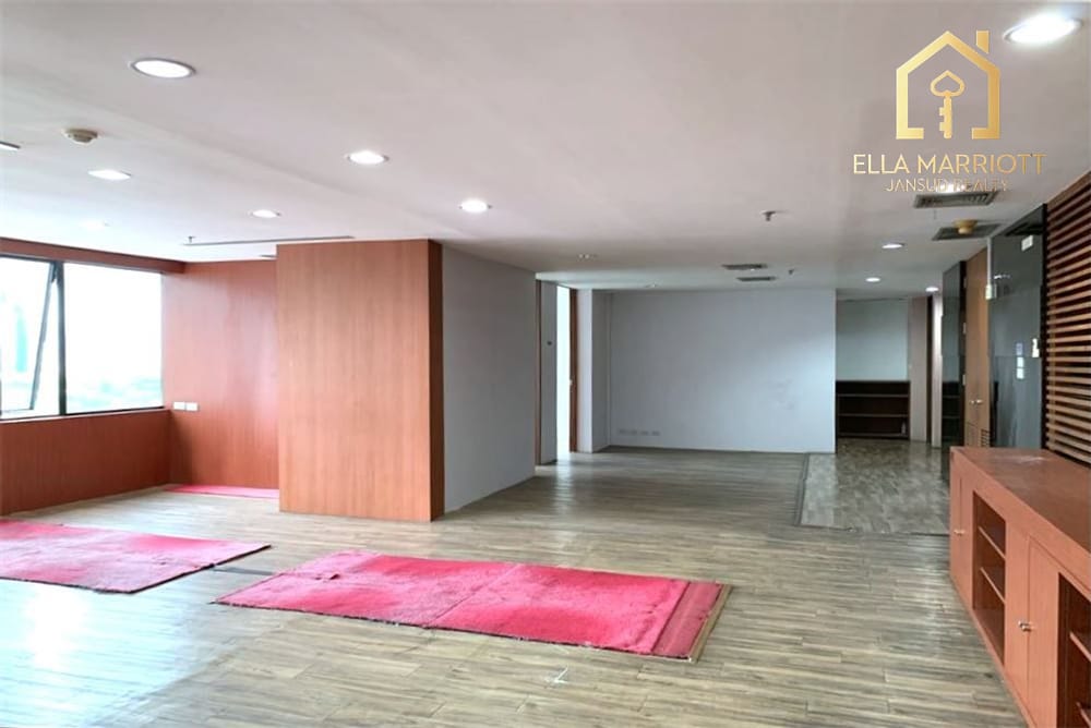 Prime Sukhumvit Office - 257 sqm, Great Location! 8