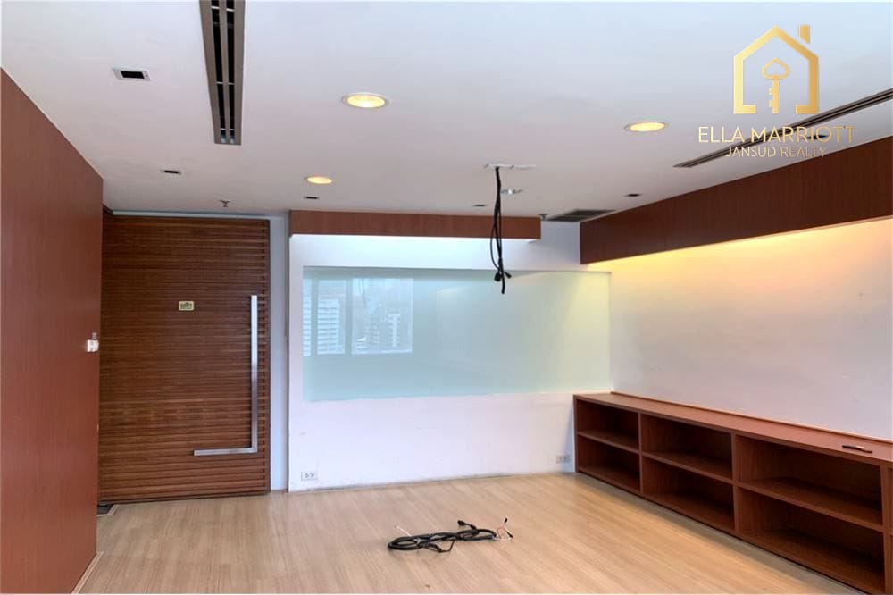 Prime Sukhumvit Office - 257 sqm, Great Location! 9