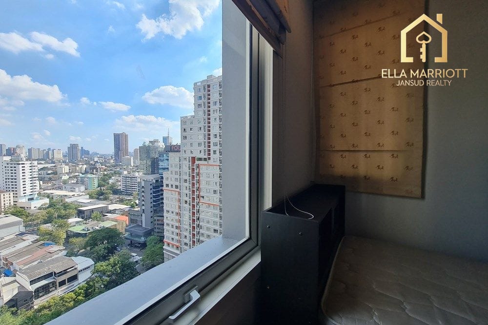 Prime 2BR Corner Condo in Sukhumvit – 10 Mins Walk to BTS Phrom Phong & EmQuartier 11