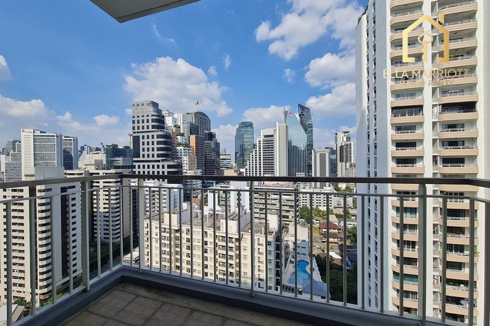 Prime 2BR Corner Condo in Sukhumvit – 10 Mins Walk to BTS Phrom Phong & EmQuartier 2