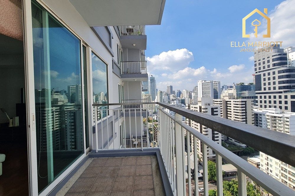 Prime 2BR Corner Condo in Sukhumvit – 10 Mins Walk to BTS Phrom Phong & EmQuartier 3