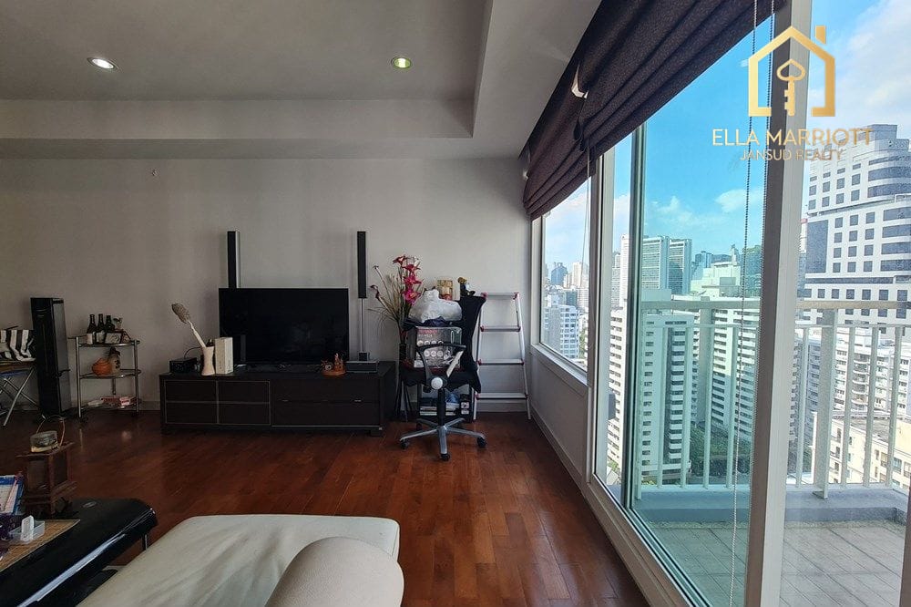 Prime 2BR Corner Condo in Sukhumvit – 10 Mins Walk to BTS Phrom Phong & EmQuartier 4