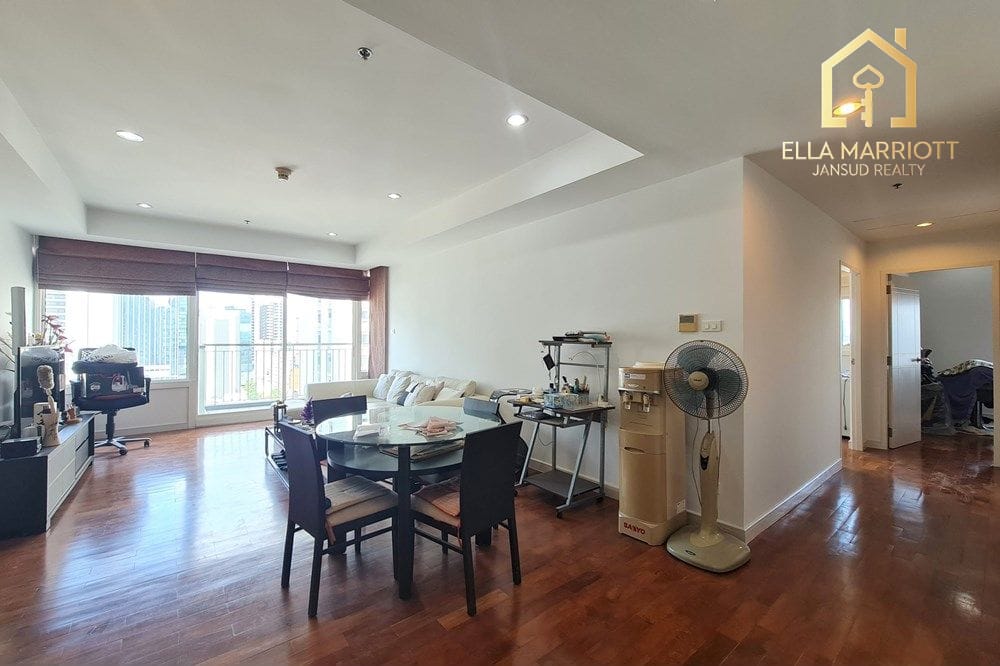Prime 2BR Corner Condo in Sukhumvit – 10 Mins Walk to BTS Phrom Phong & EmQuartier 5