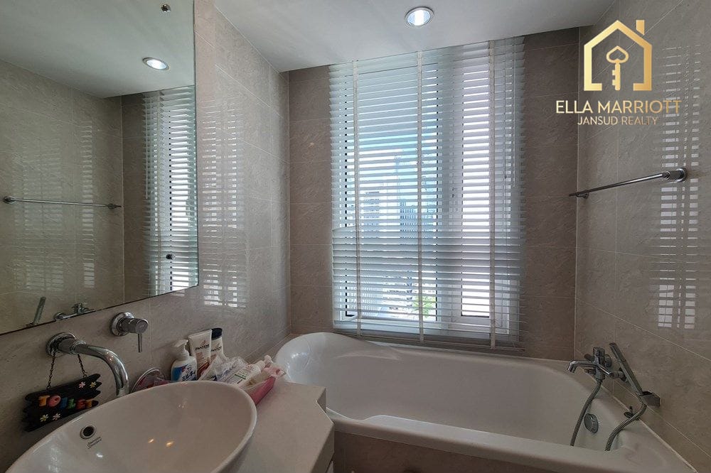 Prime 2BR Corner Condo in Sukhumvit – 10 Mins Walk to BTS Phrom Phong & EmQuartier 8