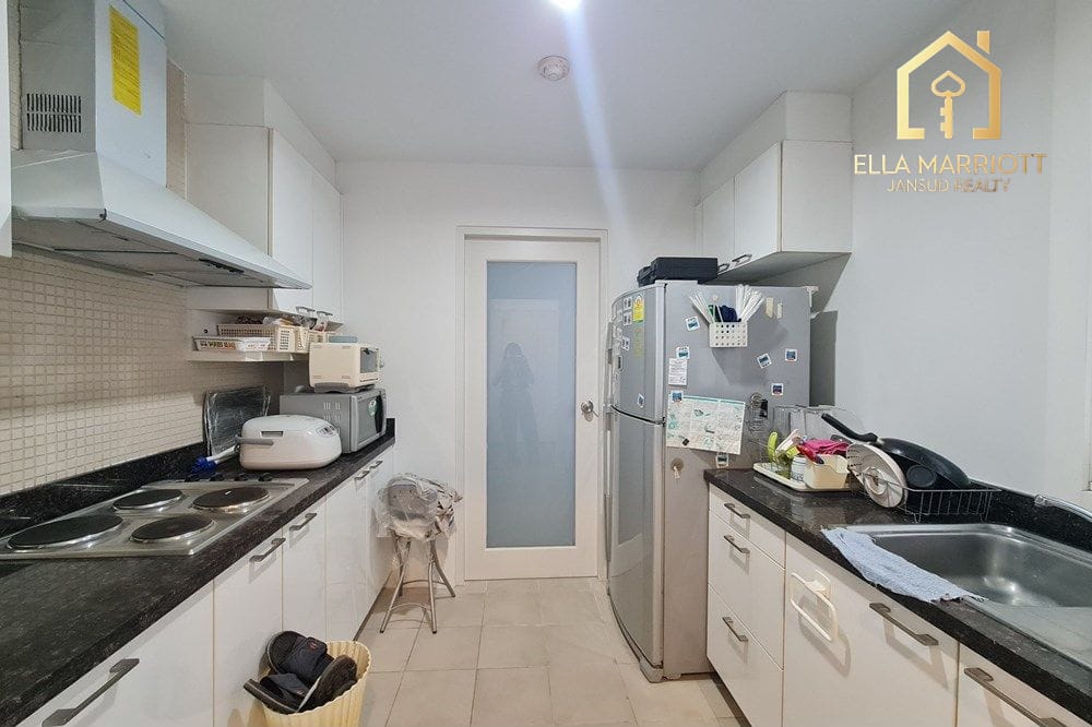 Prime 2BR Corner Condo in Sukhumvit – 10 Mins Walk to BTS Phrom Phong & EmQuartier 9
