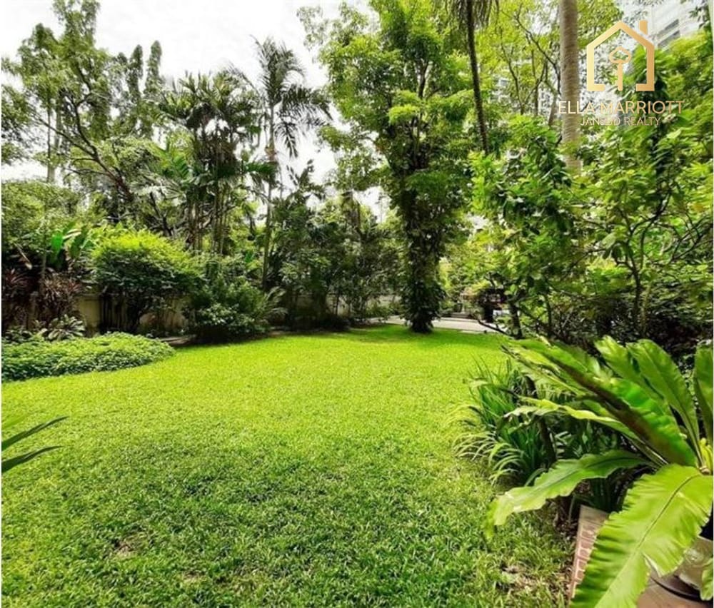 For Rent: Modern Low-Rise 1BR Apartment Near BTS Ploenchit 11