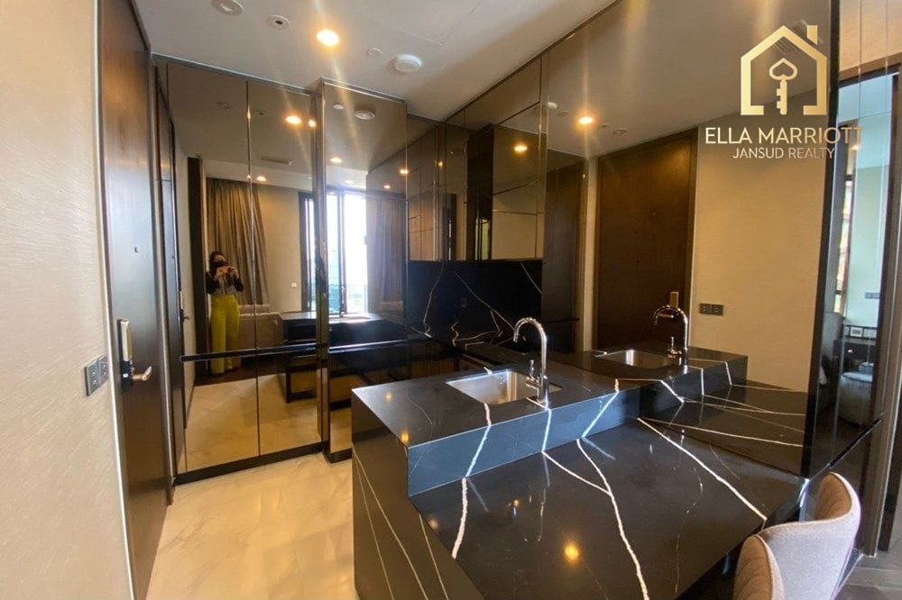 1-Bedroom Condo at The ESSE Sukhumvit 36 4