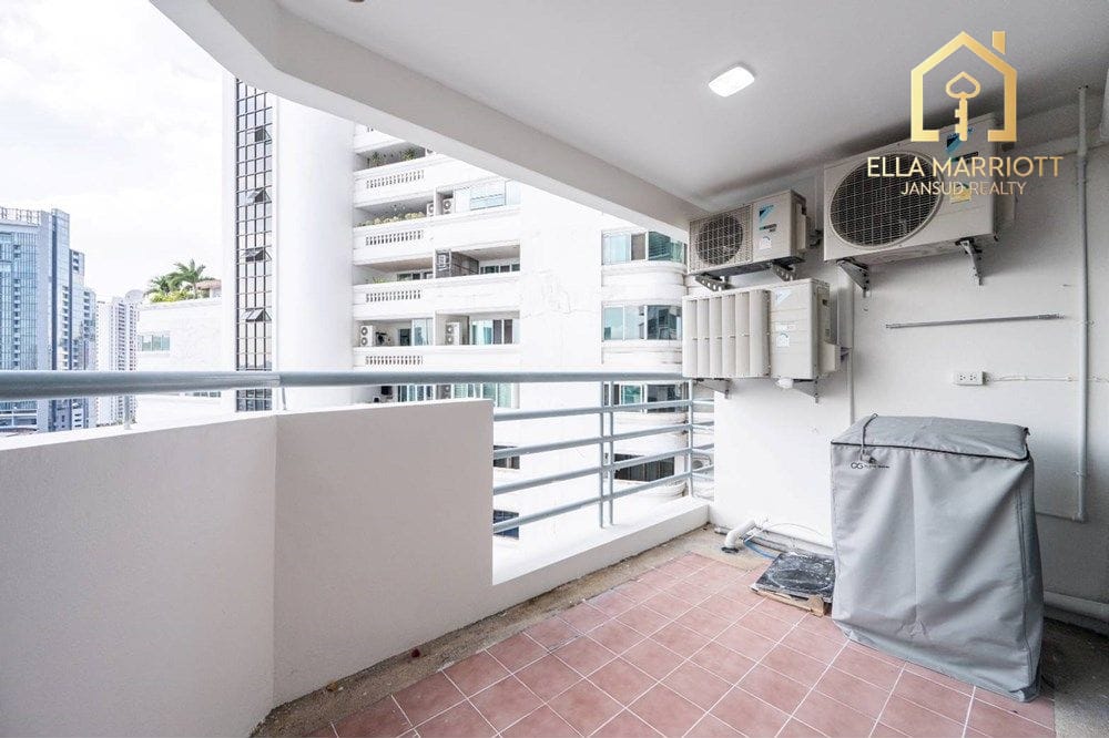 For sale new renovated 2 bedrooms at The Waterford Diamond 11