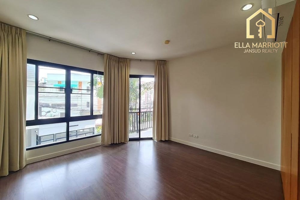 Rent 120K | 350sqm Townhouse | Sukhumvit 38 | Pet-Friendly Thonglor 11