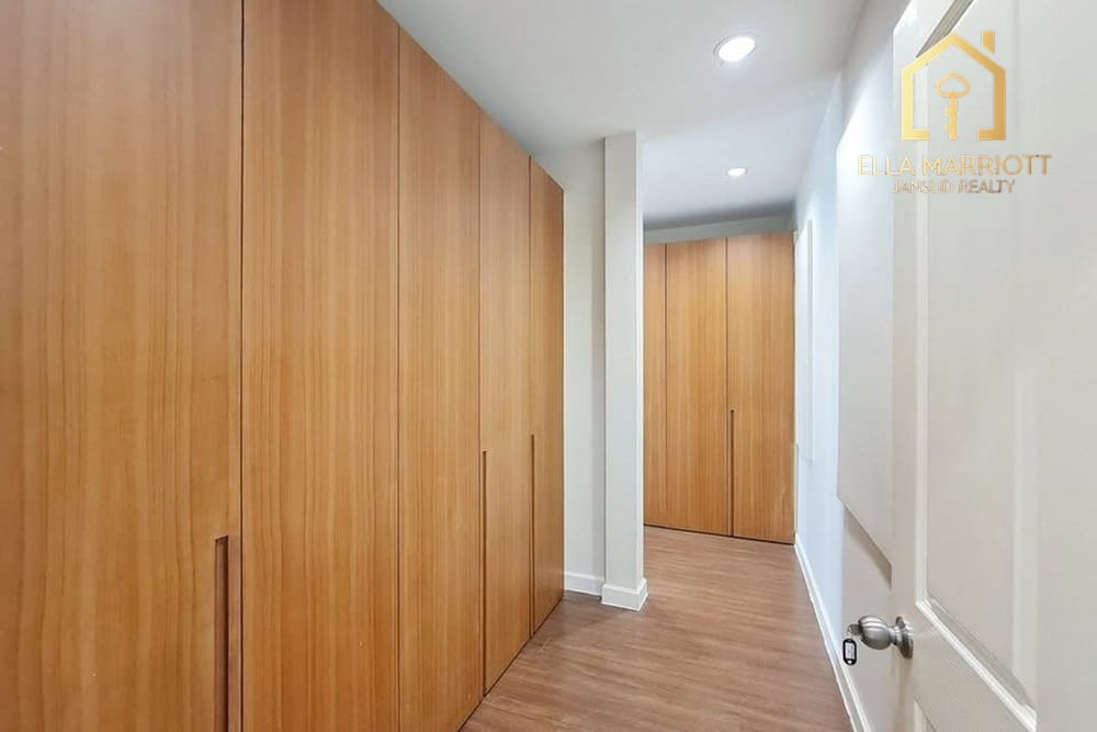Rent 120K | 350sqm Townhouse | Sukhumvit 38 | Pet-Friendly Thonglor 13