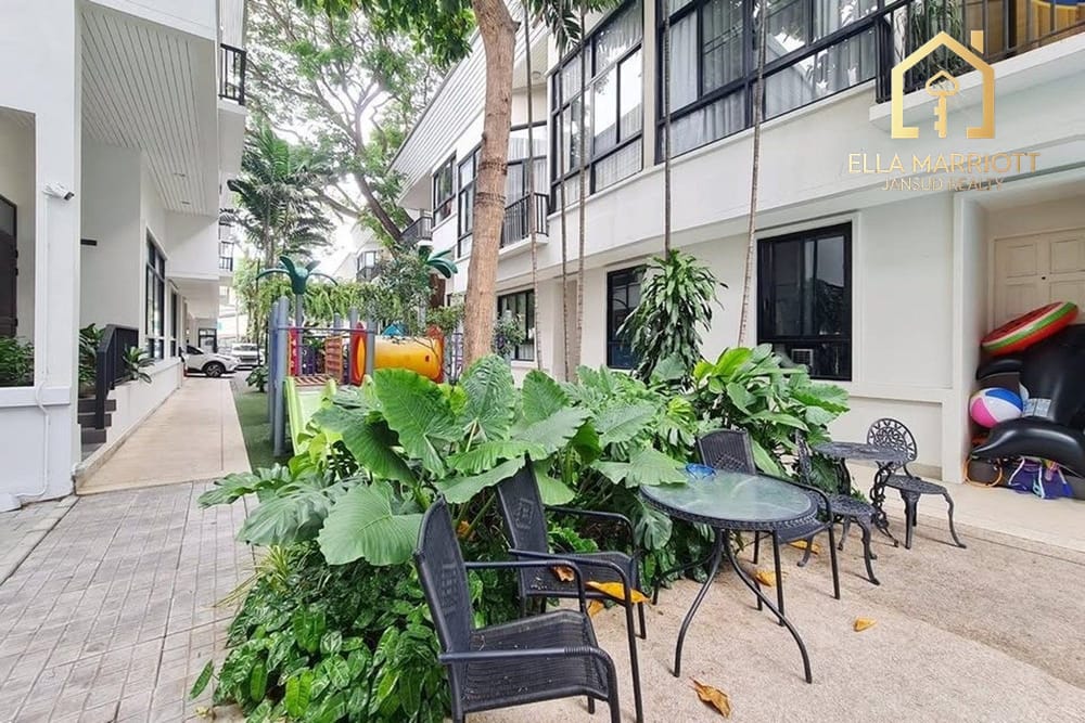 Rent 120K | 350sqm Townhouse | Sukhumvit 38 | Pet-Friendly Thonglor 18