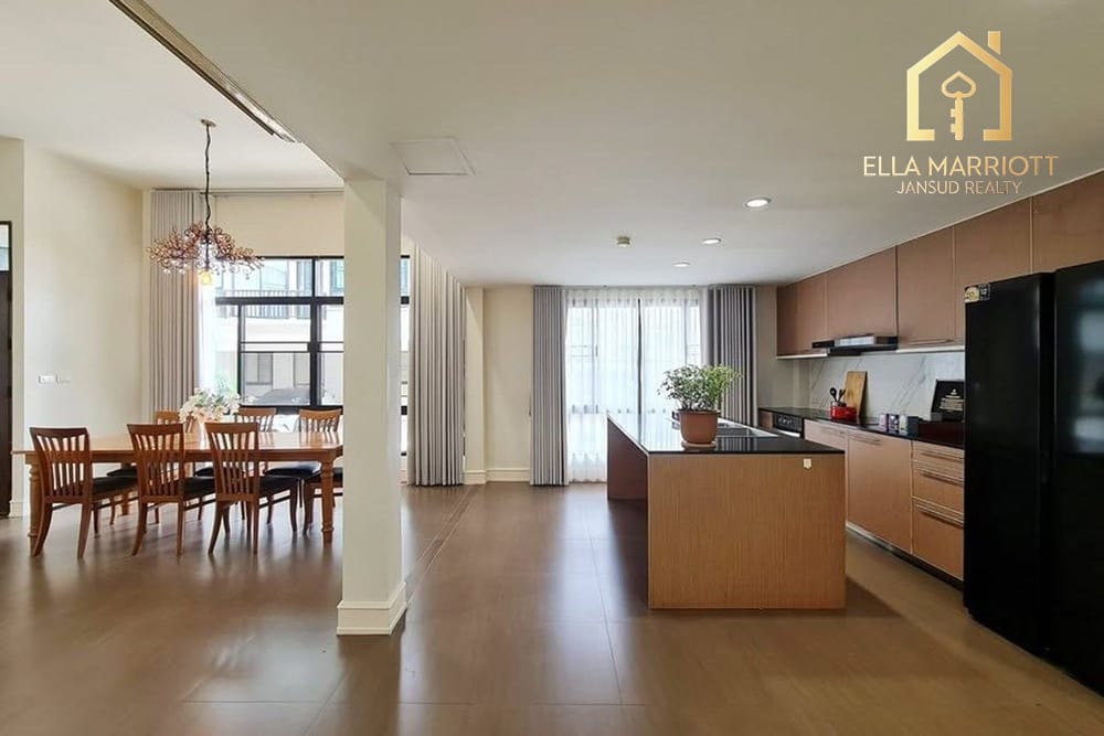 Rent 120K | 350sqm Townhouse | Sukhumvit 38 | Pet-Friendly Thonglor 2