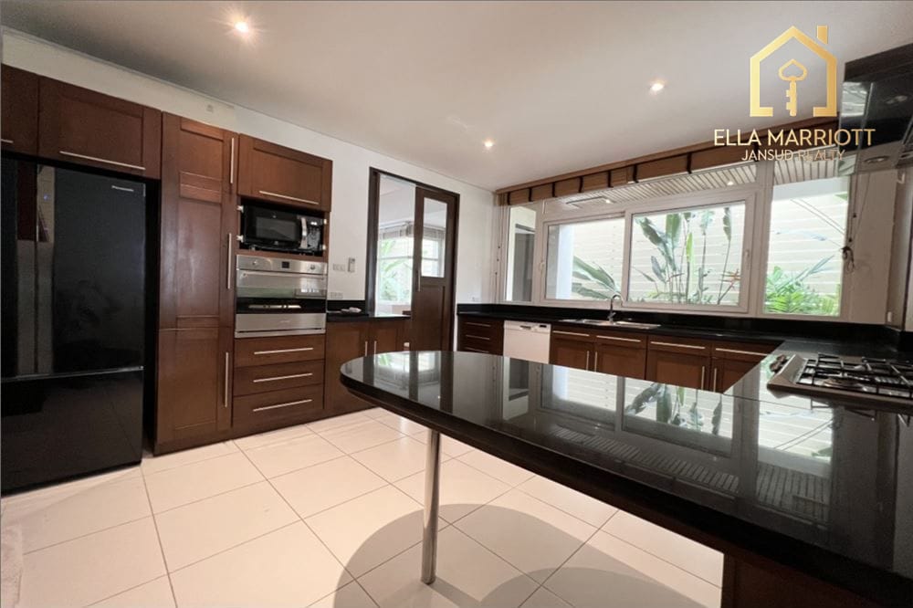 For Rent: Detached Single House with Private Pool 10