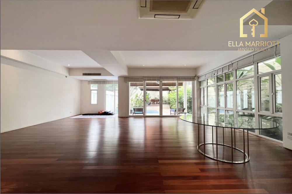 For Rent: Detached Single House with Private Pool 2