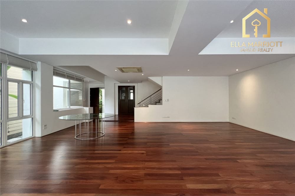 For Rent: Detached Single House with Private Pool 5