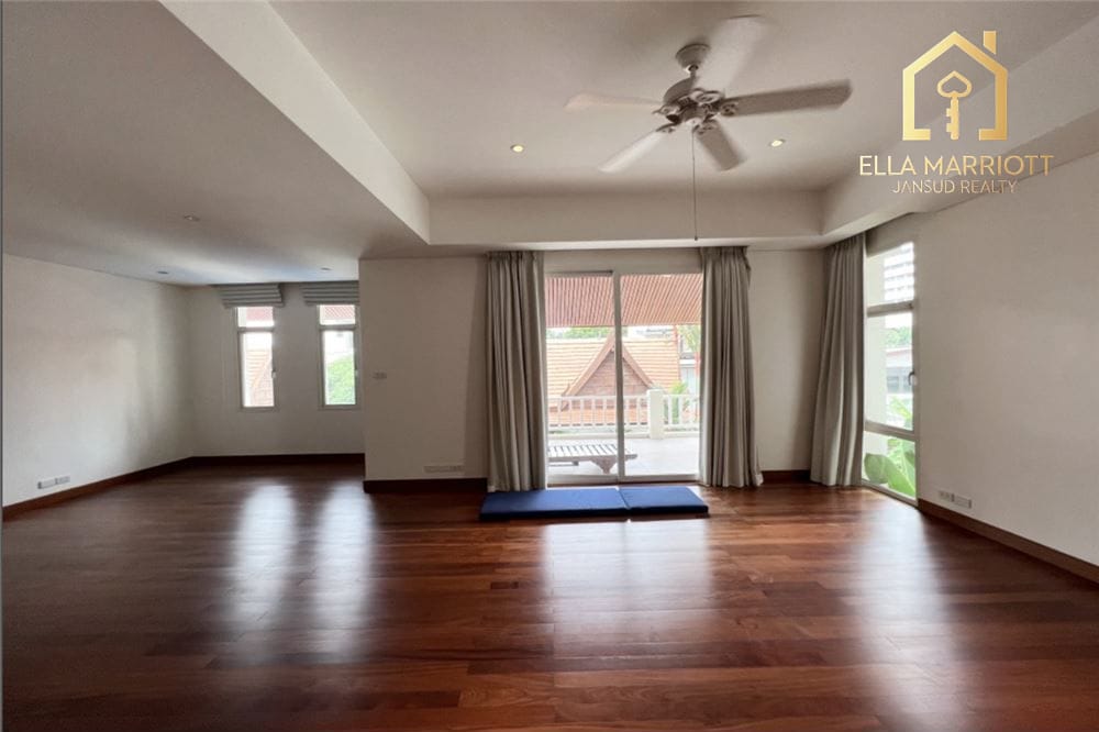 For Rent: Detached Single House with Private Pool 6