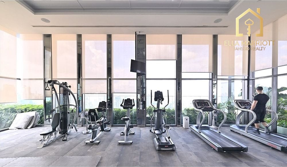 Brand New 1 Bedroom Condo for Sale at Rhythm Sukhumvit 42, 3 Min Walk to BTS Ekkamai 9